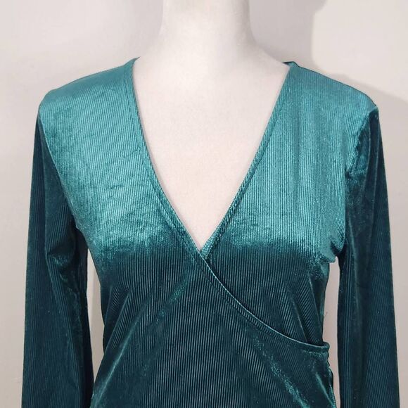 Express Green Velvet Ribbed Wrap Top NWT Size XS Dressy Green Velvet Top - Picture 2 of 10